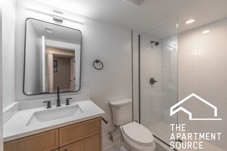 2409 N Kedzie Blvd, Unit G in Chicago, IL - Building Photo - Building Photo