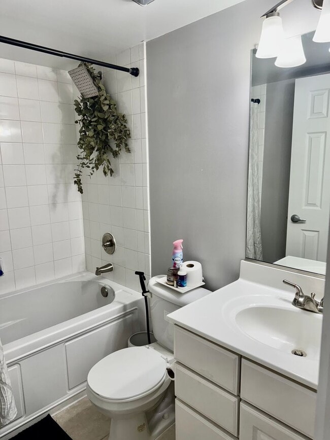 1120 Ocean Trace Ln in Virginia Beach, VA - Building Photo - Building Photo