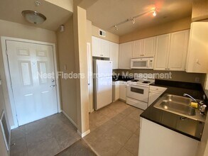 8539 Gate Pkwy W in Jacksonville, FL - Building Photo - Building Photo