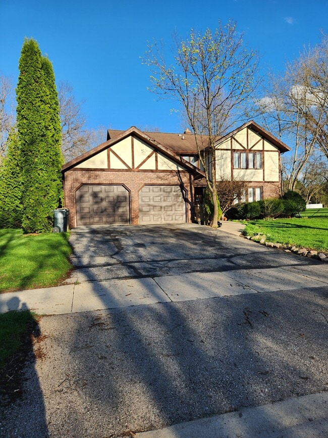 2200 Frisch Rd in Madison, WI - Building Photo - Building Photo