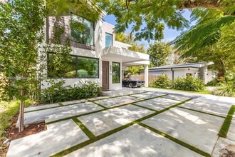 683 NE 68th St in Miami, FL - Building Photo - Building Photo