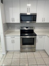13726 SW 90th Ave in Miami, FL - Building Photo - Building Photo