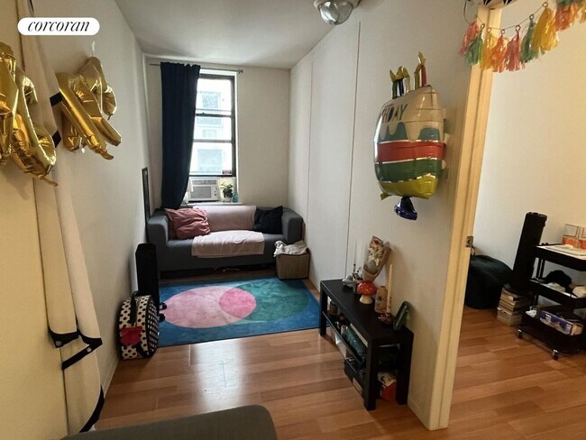property at 524 W 50th St