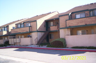 Stonegate in Fontana, CA - Building Photo - Building Photo