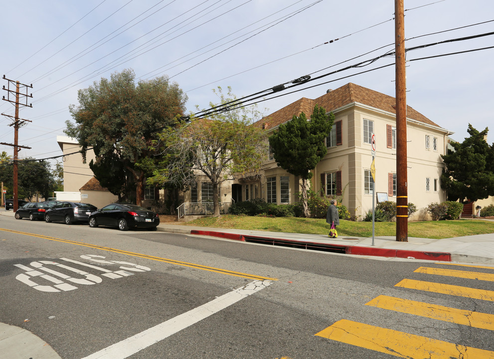 Chateau Domus in Glendale, CA - Building Photo