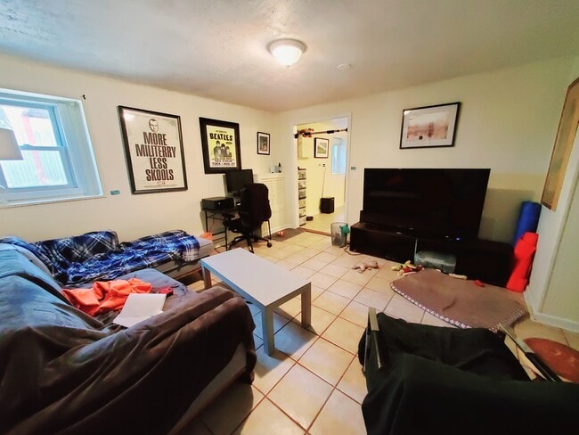 9 Algonquin Ave, Unit L in Stamford, CT - Foto de edificio - Building Photo