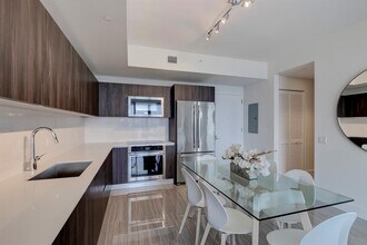2960 NE 207th St, Unit 815 in Aventura, FL - Building Photo - Building Photo