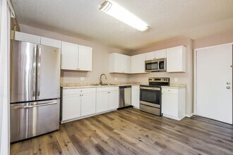 1275 Pin Oak Dr in Apopka, FL - Foto de edificio - Building Photo