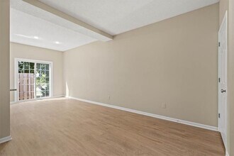 7839 W 158th Ct in Overland Park, KS - Foto de edificio - Building Photo