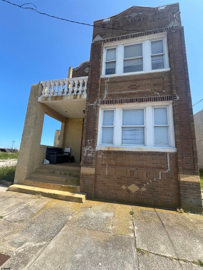 property at 122 Dewey Pl