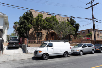 2723 San Marino St in Los Angeles, CA - Building Photo - Building Photo