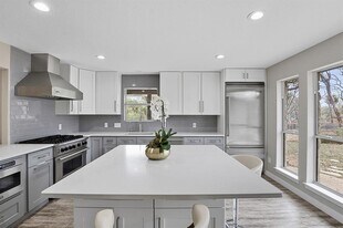 445 Rocky River Rd in West Lake Hills, TX - Building Photo