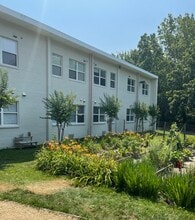 3015 Upton Dr in Kensington, MD - Foto de edificio - Building Photo