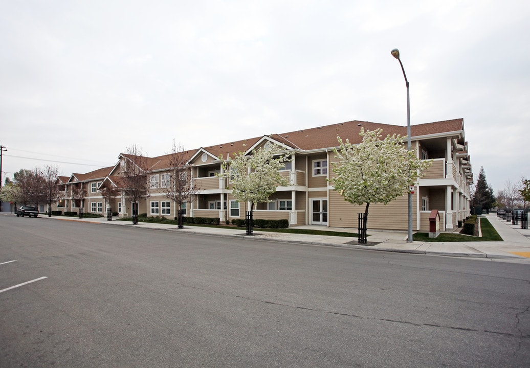 Village Park Senior Apartments in Bakersfield, CA - Building Photo