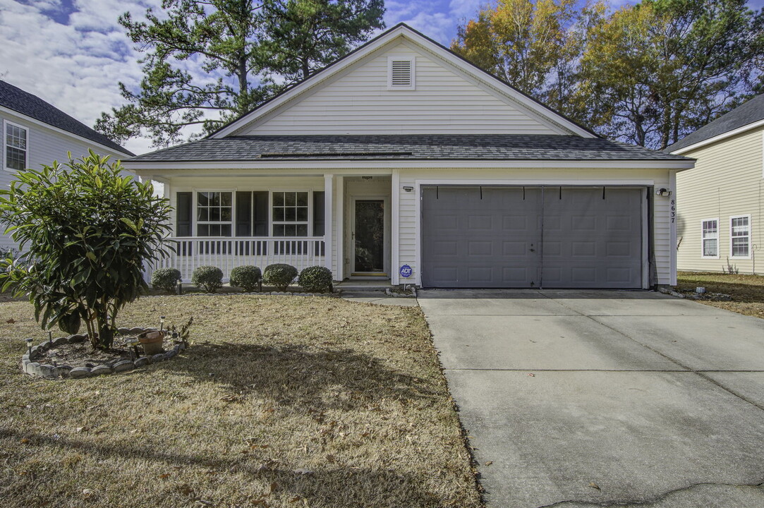 8637 Chloe Ln in North Charleston, SC - Building Photo