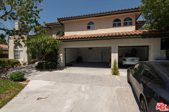 property at 923 Derek Dr