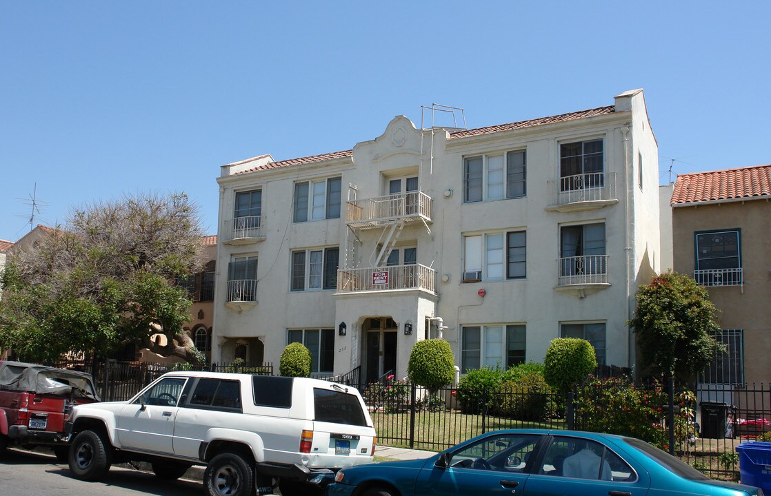 232 S Catalina St in Los Angeles, CA - Building Photo