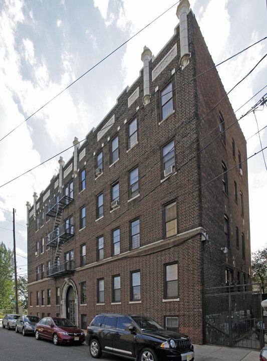 3 Armstrong Ave in Jersey City, NJ - Building Photo