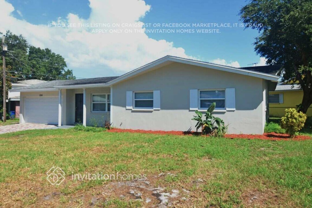 1355 Stratford Dr in Clearwater, FL - Foto de edificio