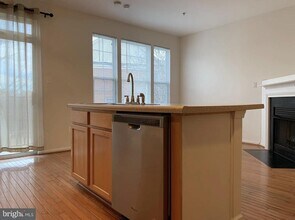 410 Redland Blvd in Rockville, MD - Foto de edificio - Building Photo