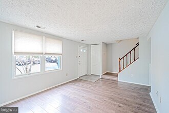 8336 Windfall Rd in Springfield, VA - Building Photo - Building Photo