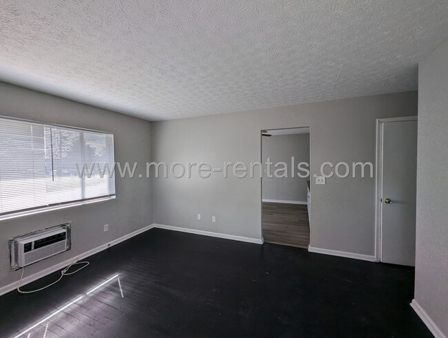 1631-1633-1633 Carstare Dr in Columbus, OH - Building Photo - Building Photo