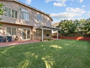 23536 Summerglen Pl in Santa Clarita, CA - Foto de edificio - Building Photo