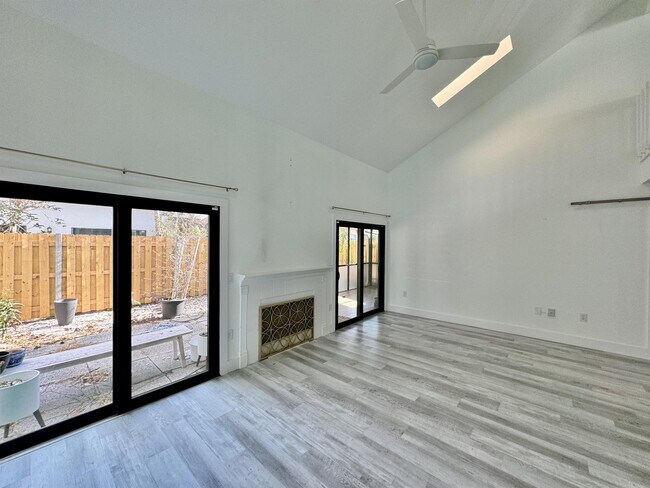 871 Meadowland Dr in Naples, FL - Building Photo - Building Photo
