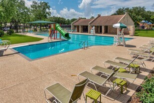 2779 Forest Point Dr in League City, TX - Building Photo