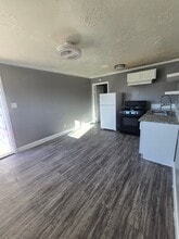 4820 Oak Ave, Unit 8 in Pasadena, TX - Building Photo - Building Photo