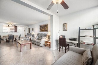 609 NE 14th Ave in Hallandale Beach, FL - Building Photo - Building Photo