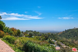 2231 Westridge Rd in Los Angeles, CA - Building Photo - Building Photo