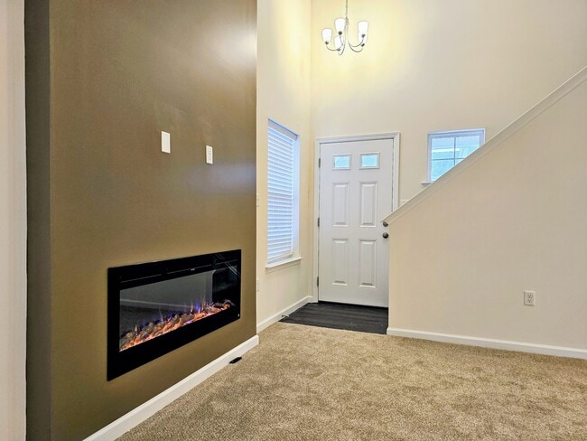 24 Howard Dr in Willow Street, PA - Foto de edificio - Building Photo