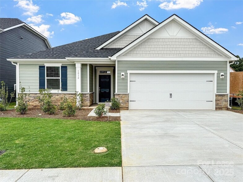 1012 Farm Br Rd in Indian Trail, NC - Building Photo