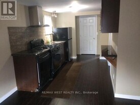 44 Beechwood Ave in Toronto, ON - Building Photo