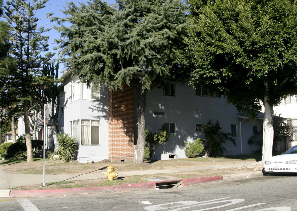 3301 W 104th St in Inglewood, CA - Building Photo