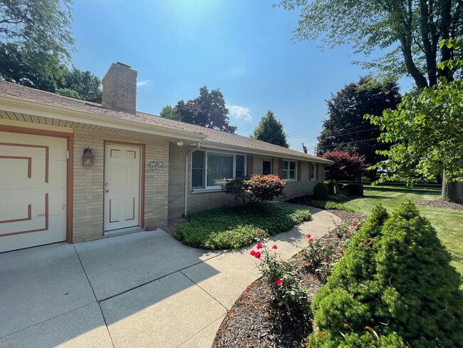 7723 Yorktown St in Richland, MI - Foto de edificio - Building Photo