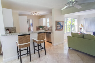 927 W Royal Palm Rd in Boca Raton, FL - Building Photo - Building Photo