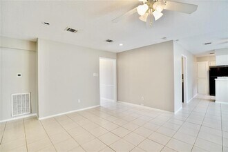 10811 Sugar Hill Dr in Houston, TX - Building Photo - Building Photo