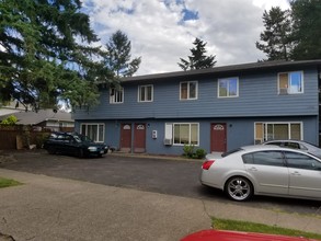 Cherry Hill Apartments in Newberg, OR - Building Photo - Building Photo