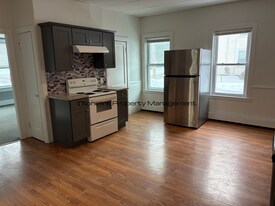 83 Arnold St in Lincoln, RI - Building Photo