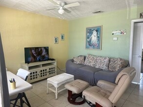 3724 S Atlantic Ave, Unit 5 in Daytona Beach, FL - Building Photo - Building Photo