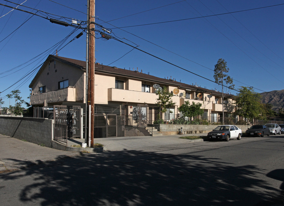 10441 McVine Ave in Sunland, CA - Building Photo