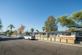 907 E Claremont St in Phoenix, AZ - Building Photo - Building Photo