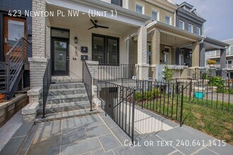 423 Newton Pl NW in Washington, DC - Foto de edificio - Building Photo