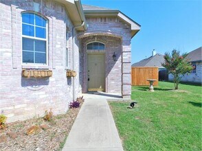2917 Oakshire St in Denton, TX - Building Photo - Building Photo
