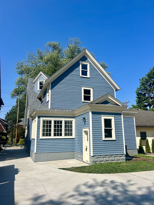 621 Cherry St in Erie, PA - Foto de edificio - Building Photo