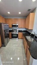 2460 Grand Central Pkwy in Orlando, FL - Building Photo - Building Photo