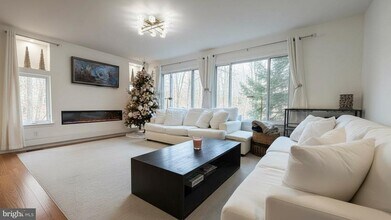 16031 Dorset Rd in Laurel, MD - Foto de edificio - Building Photo