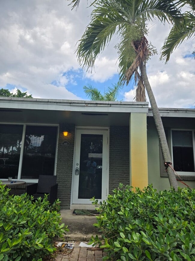property at 1401-1405 NE 21st St